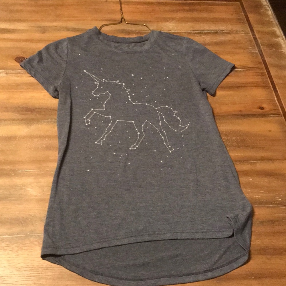 gray/blue t-shirt